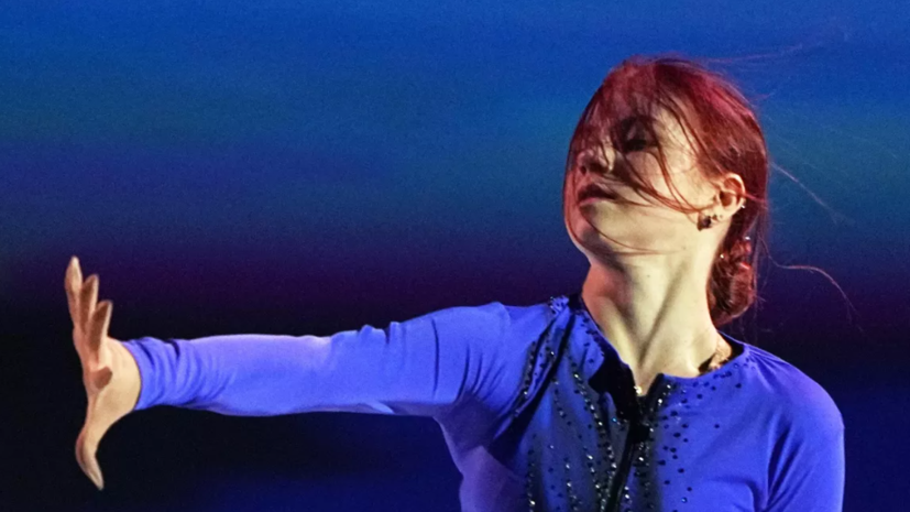 Трусова повторила популярный тренд, показав «славянский взгляд»