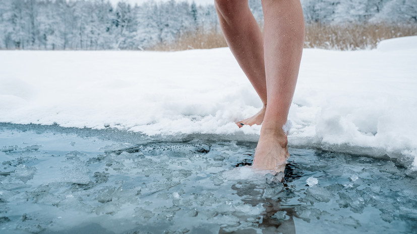 Терапевт Маеренкова перечислила правила безопасного купания в проруби