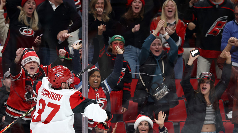 Голы Свечникова и Никишина помогли «Каролине» разгромить «Флориду» в НХЛ