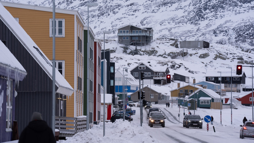 Жители Нуука возле консульства США объявили, что не хотят быть американцами