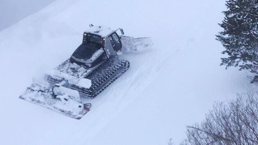 Сход снежной массы на трассу произошёл в Красноярском крае