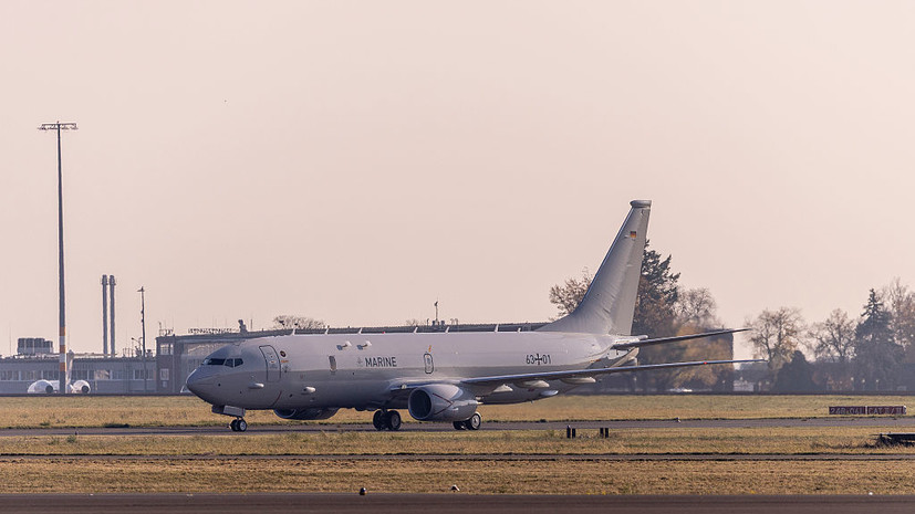Разведывательный самолёт ВМС США P-8A Poseidon замечен в небе у побережья Сочи