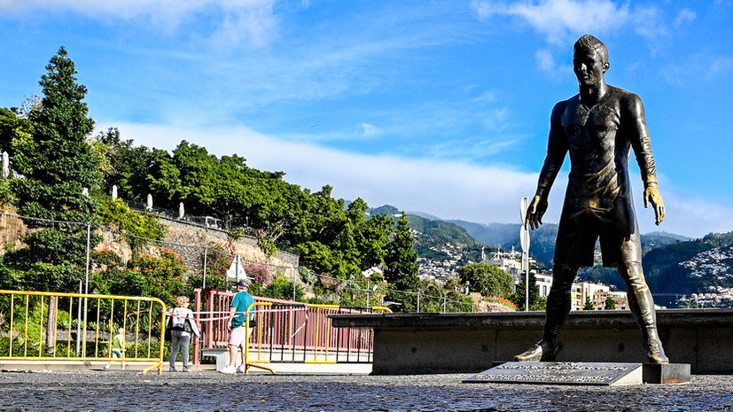 Неизвестный поджёг статую Роналду на Мадейре