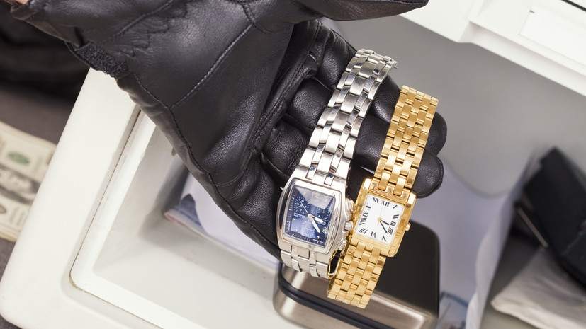 Telegraph: неизвестные с ломами и мачете ограбили магазин Rolex в центре Лондона