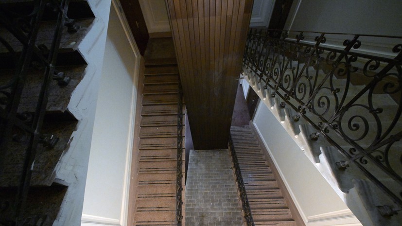 Бондарь: из ситуации с заклеиванием подъезда листовками можно извлечь выгоду