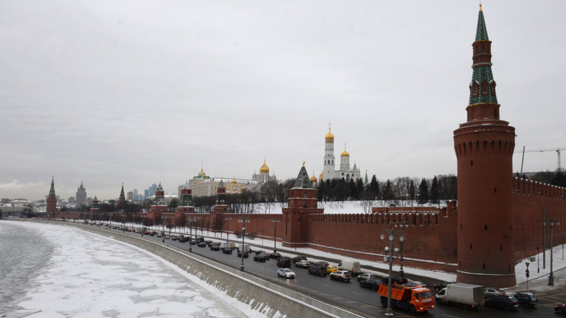 В центре Москвы временно ограничили движение на Кремлёвской набережной