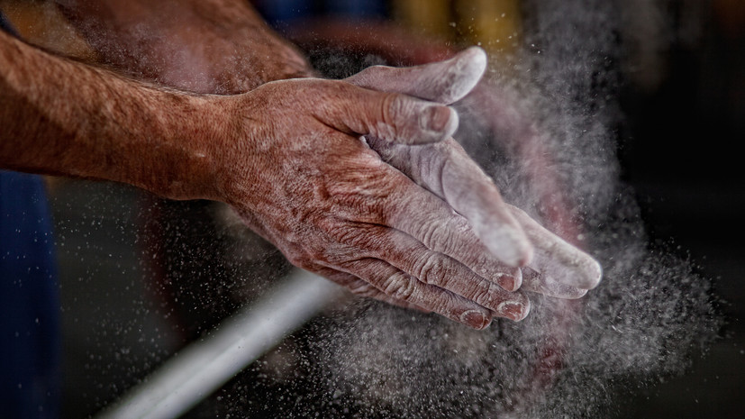 Российских тяжелоатлетов до 23 лет допустили до соревнований с флагом