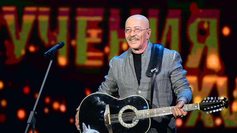 Певец Розенбаум со сцены в Дубае назвал мир главной человеческой ценностью