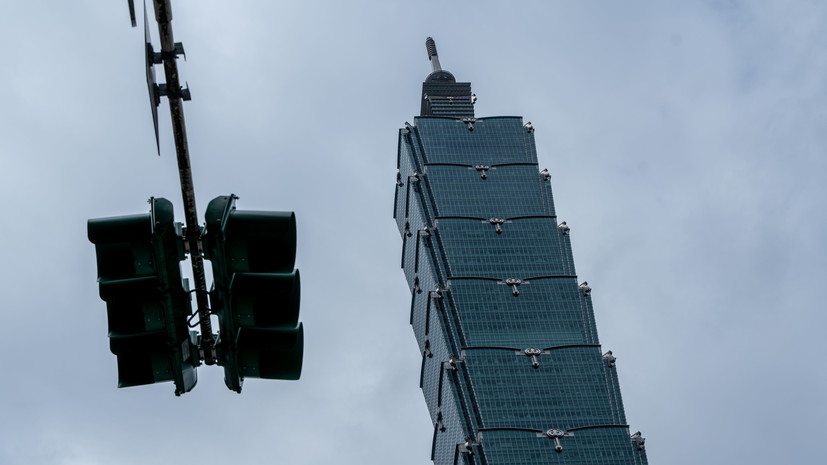 Американский скалолаз взобрался на небоскрёб «Тайбэй 101» за полтора часа