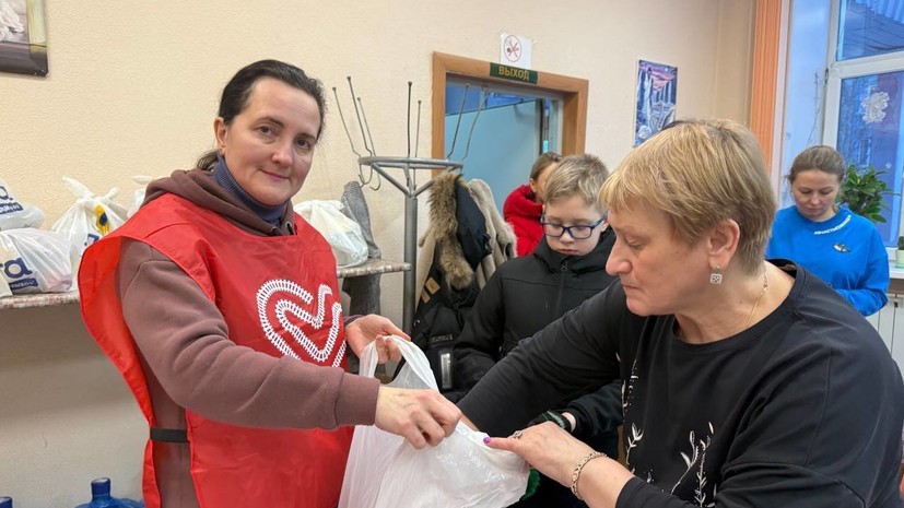 Жителям Мурманска раздают продукты первой необходимости