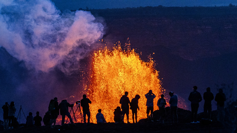 Вулкан Килауэа на Гавайях выпустил фонтаны лавы высотой до 480 м