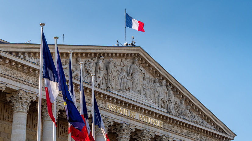 Reuters: парламент Франции одобрил запрет соцсетей для детей до 15 лет