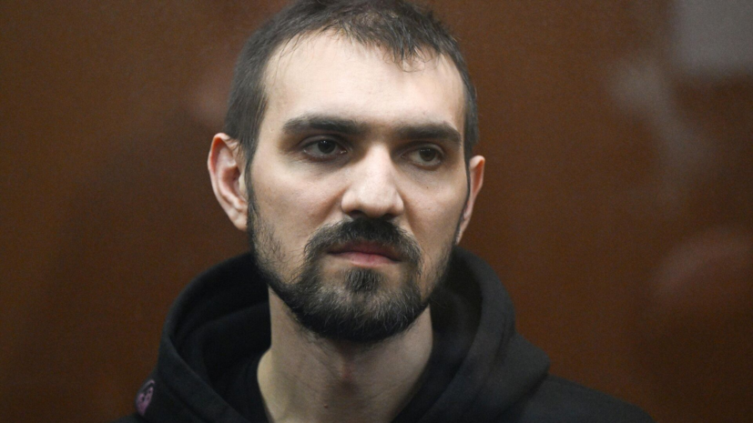 Судья прервала речь стендап-комика Останина и удалила его из зала