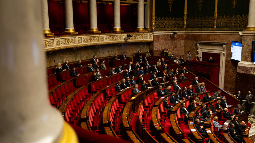 Во Франции парламент отклонил седьмой вотум недоверия правительству Лекорню