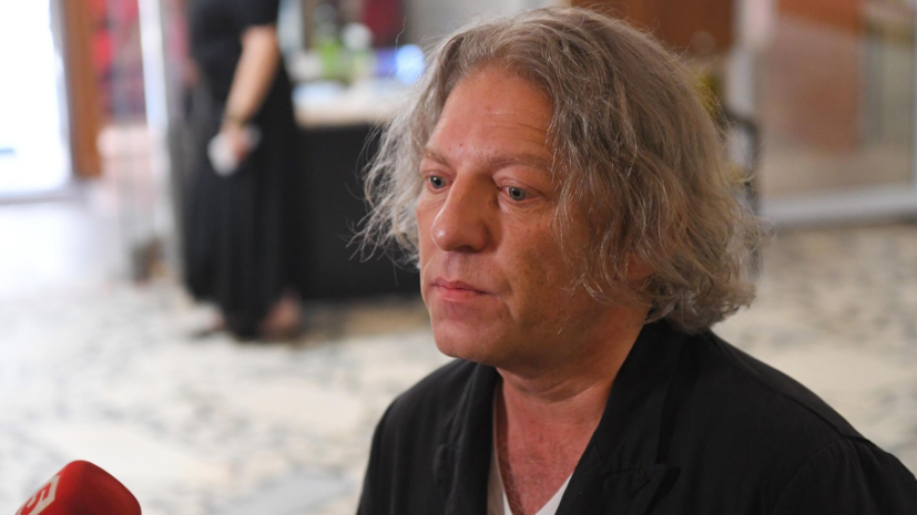 На Троекуровском кладбище началось прощание с режиссёром Олейниковым