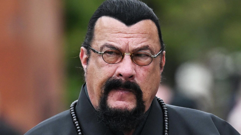 РИА Новости: Стивен Сигал продаёт особняк на Рублёвке