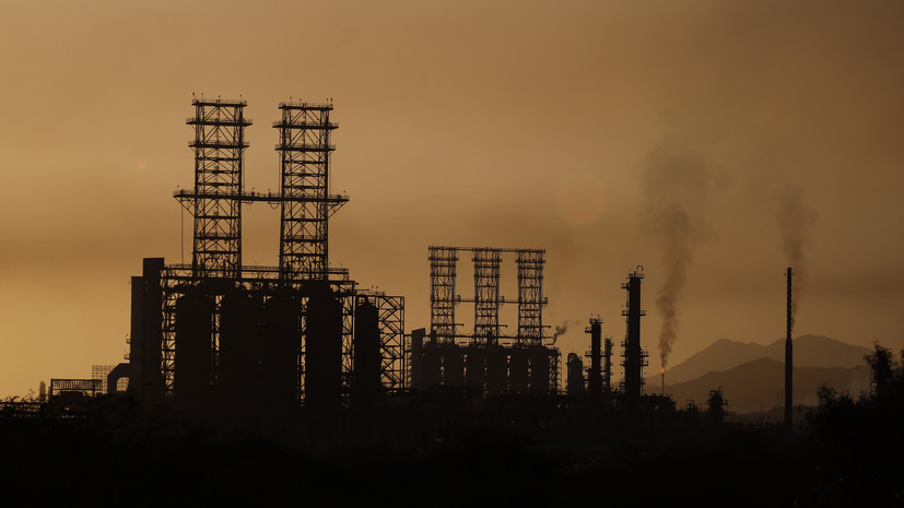 Минфин разрешил добычу и экспорт нефти Венесуэлы для юрлиц США