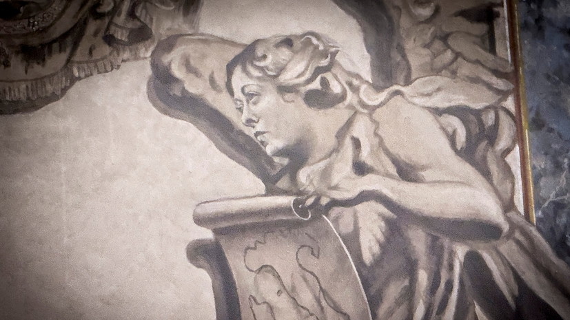 Ангел с лицом премьера Италии Мелони появился в старейшей церкви Рима