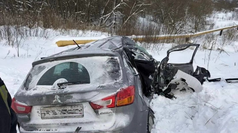 В Тверской области легковой автомобиль попал под электричку