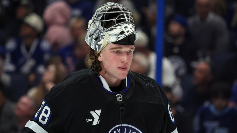 Василевский сыграет в матче НХЛ на открытом воздухе в шлеме с гербом РФ и изображением Иисуса