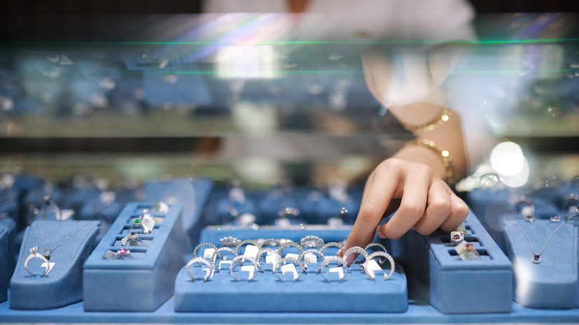 США возобновили экспорт ювелирных изделий в Россию