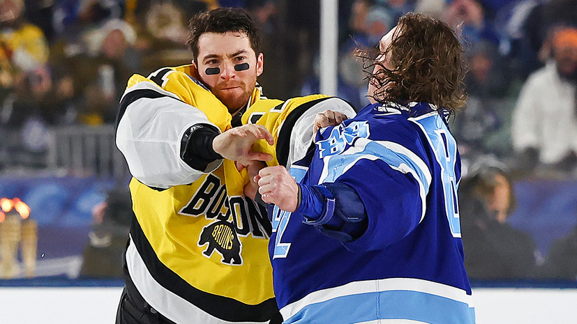 Василевский подрался, Кучеров спас: российские хоккеисты стали главными героями матча НХЛ на футбольном стадионе в Тампе