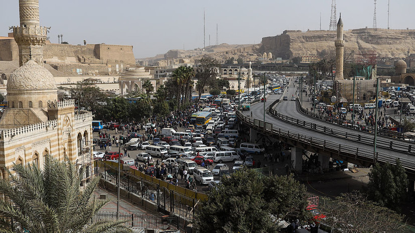 Два магазина в Каире провалились под землю