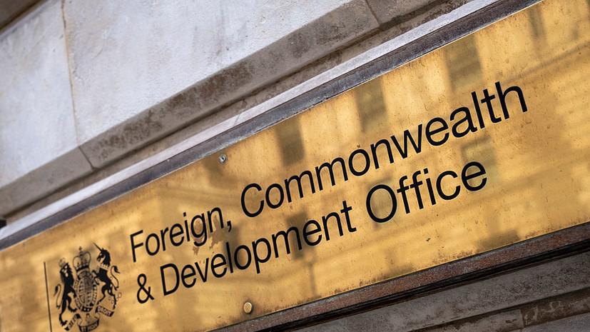 Британский МИД отозвал аккредитацию у российского дипломата