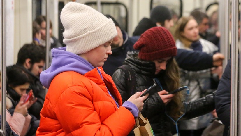 В метро Москвы рассказали о досмотре мобильных телефонов
