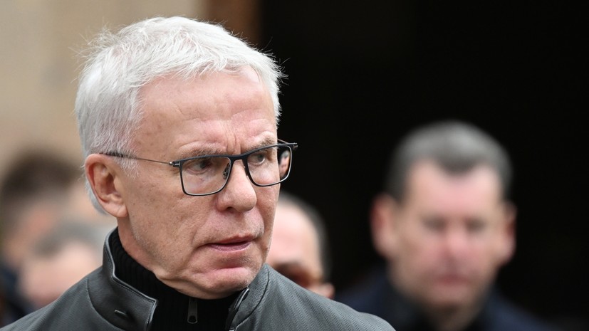 Фетисов призвал осторожно относиться к словам Инфантино о возвращении России