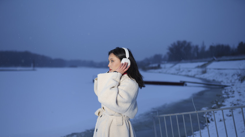 Россиянам назвали негативные последствия для наушников при использовании в мороз