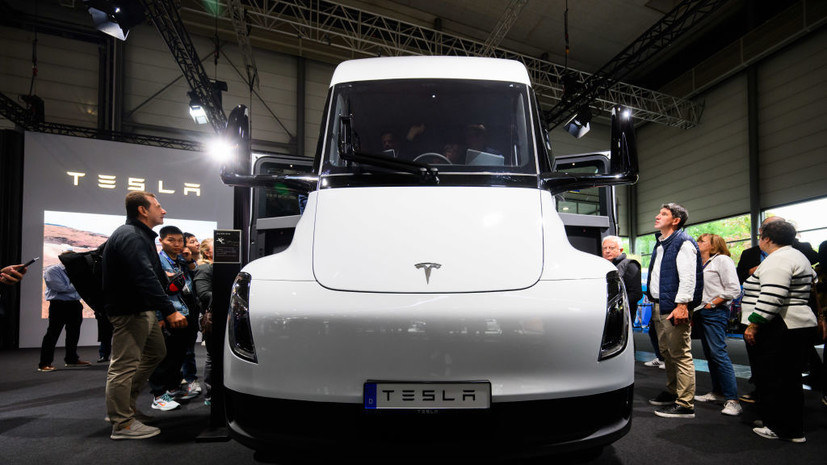 Маск заявил, что Tesla начнёт крупносерийное производство электрогрузовиков Semi