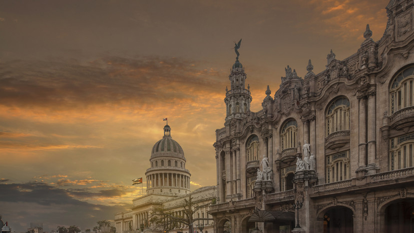 Песков: Россия проговаривает с Кубой вопрос оказания посильной помощи