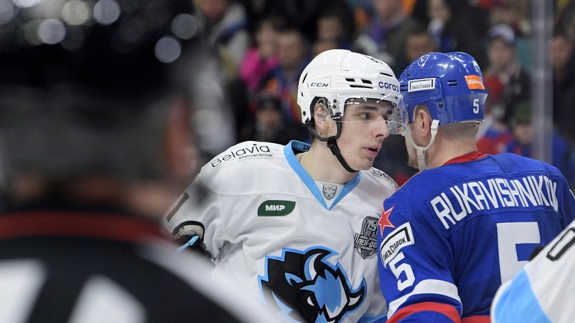 Хоккеист Пинчук: выходить на лёд с телефоном в амуниции не доводилось