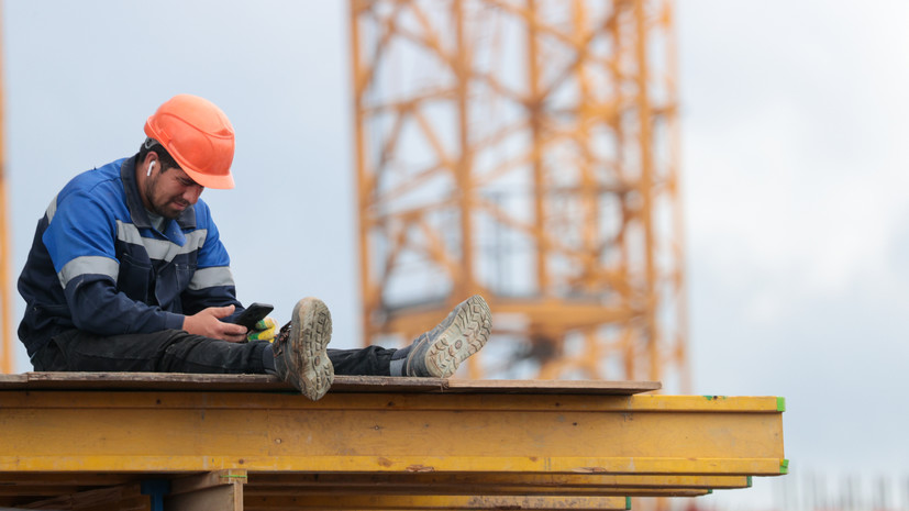 Источник: работающих у физлиц мигрантов могут обязать выплачивать аванс по НДФЛ