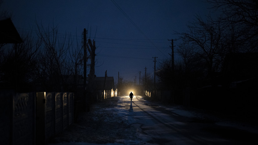 В Киеве недовольные отключением света и отопления жители перекрыли дорогу