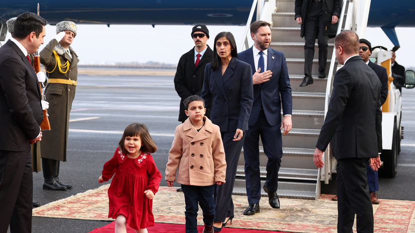 Guardian: в Ереване перед трапом самолёта Вэнса расстелили армянский ковёр