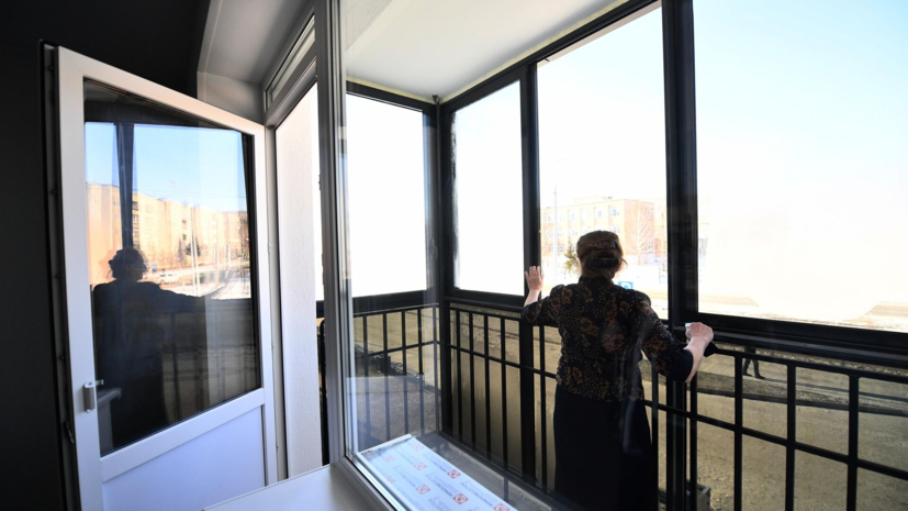 Адвокат: можно самостоятельно подать иск о сносе самовольной достройки балкона