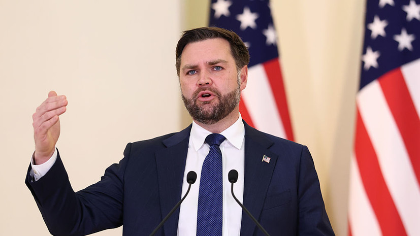 Президент Азербайджана Алиев встретил Вэнса в Баку с почётным караулом