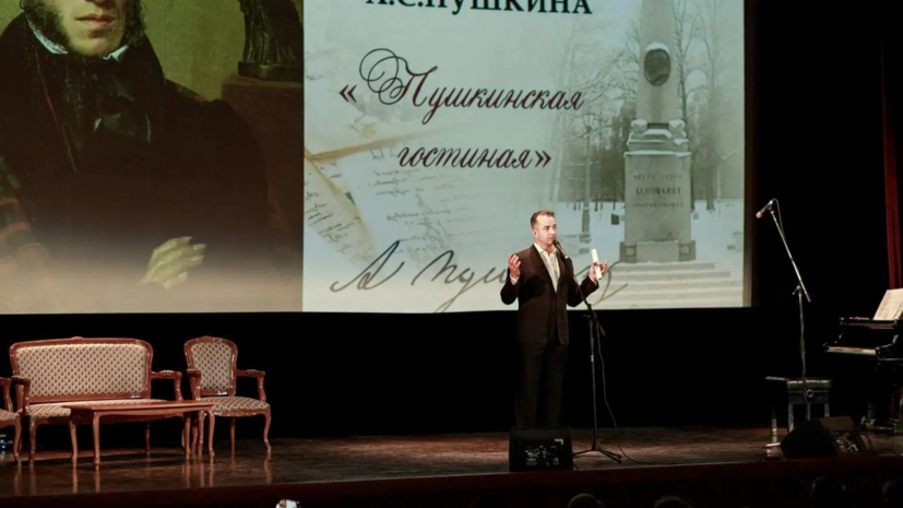 Певцов выступил на традиционном литературном Пушкинском вечере