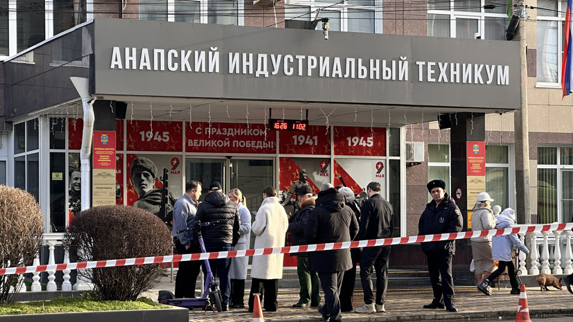 Студенты техникума в Анапе забаррикадировались в классах во время стрельбы