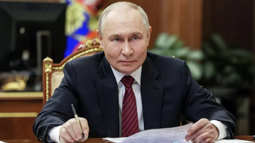 Путин поручил улучшить жилищные программы для семей с детьми