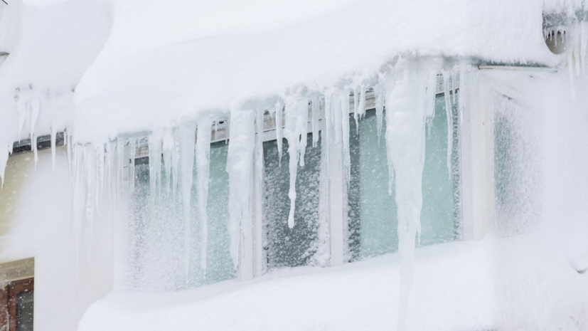 Депутат ГД Панеш: за очистку балкона от снега и льда отвечает собственник жилья