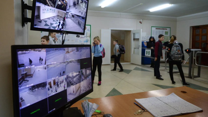 Ветеран «Альфы» Попов предложил разрешить охранникам школ применять газ