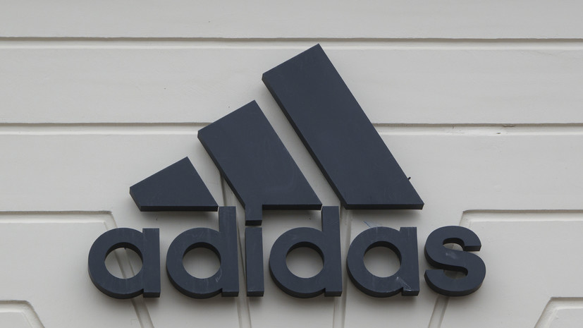 Mash сообщил об отмене сертификатов на товары Adidas в России