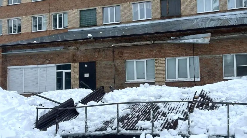 Один человек погиб при обрушении козырька больницы в Тамбовской области