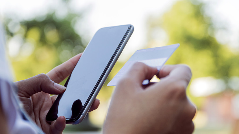Россиянам перечислили действия при утере смартфона с привязанной картой банка