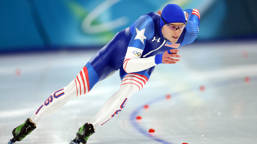 Конькобежец из США Штольц с олимпийским рекордом выиграл золото ОИ на дистанции 500 м