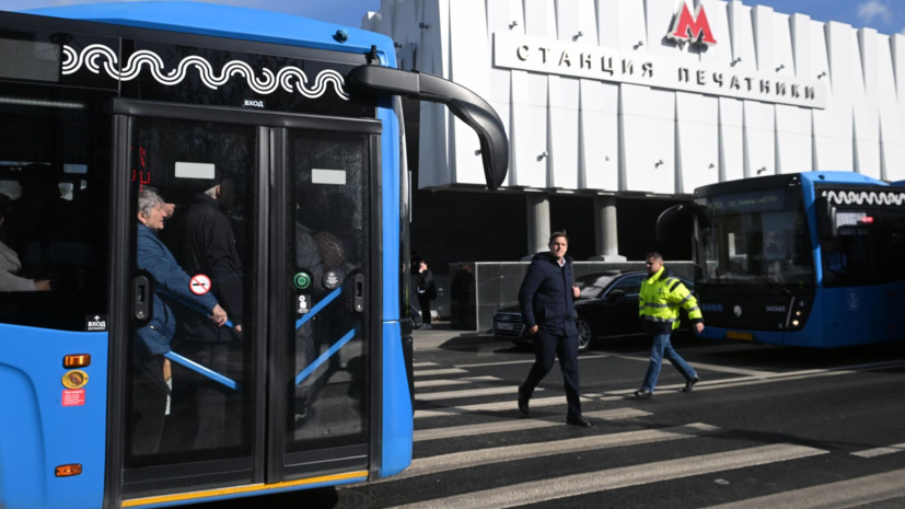 В Москве 17-летний зацепер прокатился на крыше автобуса