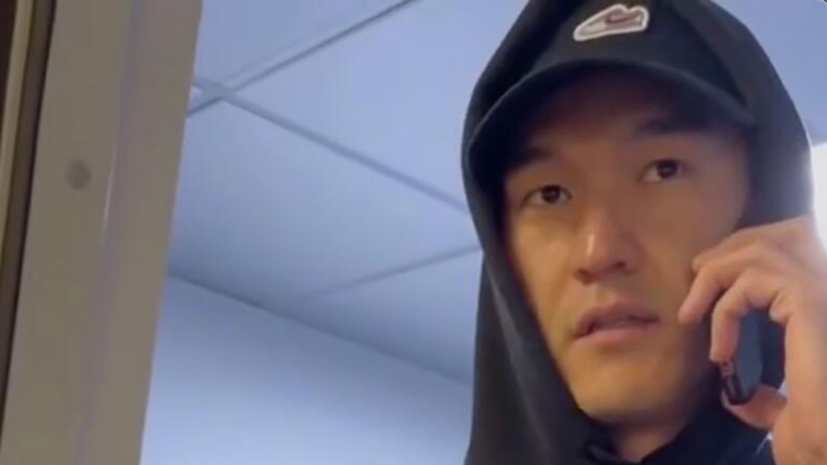 Стендапер Незлобин высмеял депортацию комика Сабурова